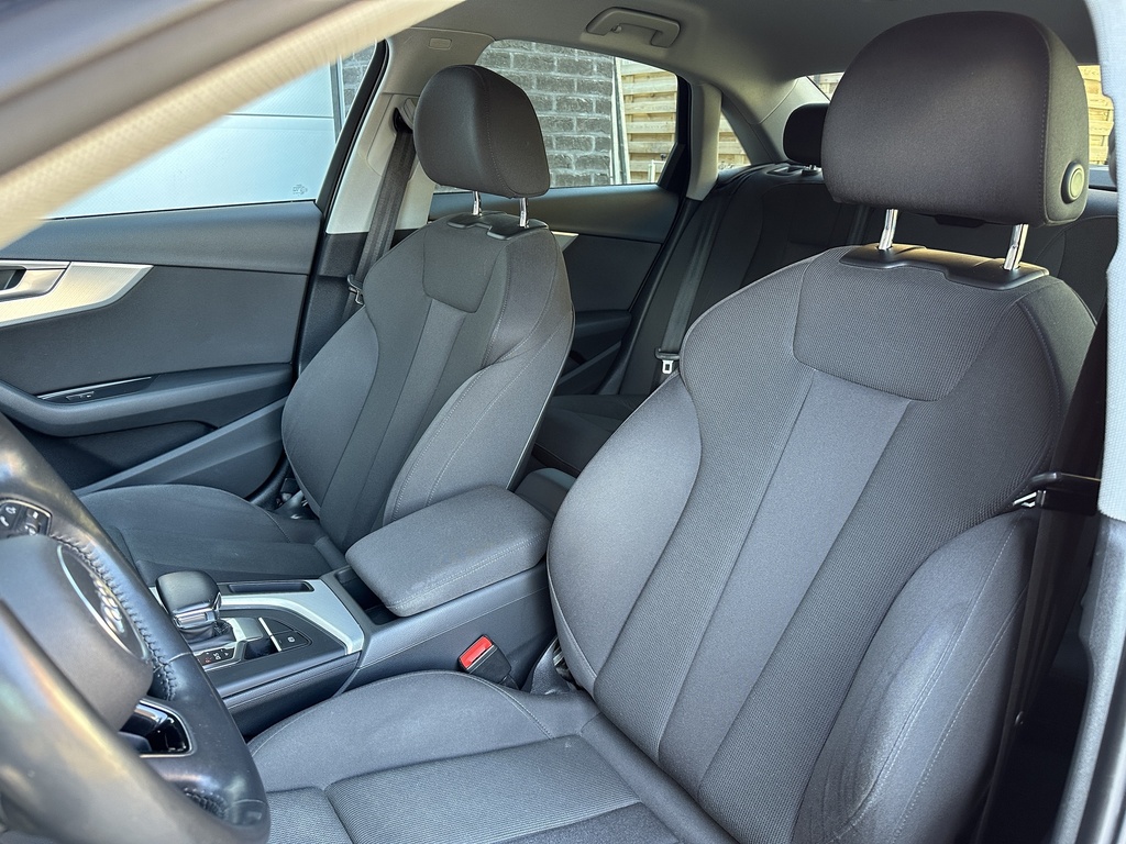 Audi a4 35TFSI - S-Line - Mild Hybrid - Virtual Cockpit